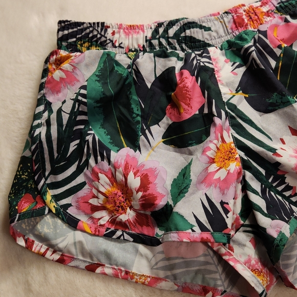 Old Navy Active Hawaiian Go-Dry Running Shorts Size XS - Picture 4 of 16